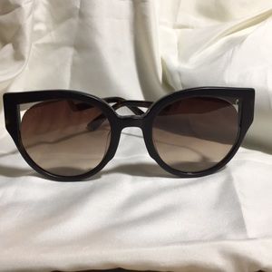 Diff Penny Black Sunglasses with gradient lenses